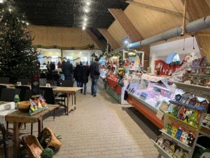 Weihnachtsmarkt Gut Steinwehr Markthalle & Tortenverkauf