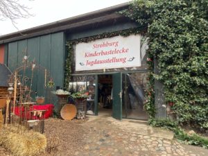 Weihnachtsmarkt Gut Steinwehr Scheune Strohburg Jagdausstellung