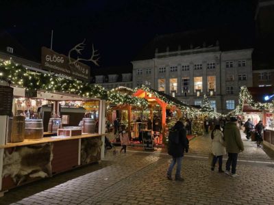 Weihnachtsmarkt Kiel Glögg Hus Rathausplatz