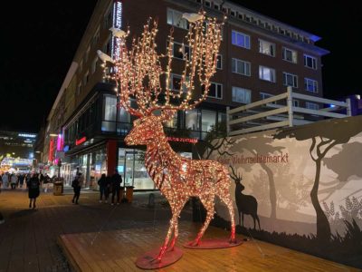Weihnachtsmarkt Kiel Hirsch am Europaplatz / Holstenstraße
