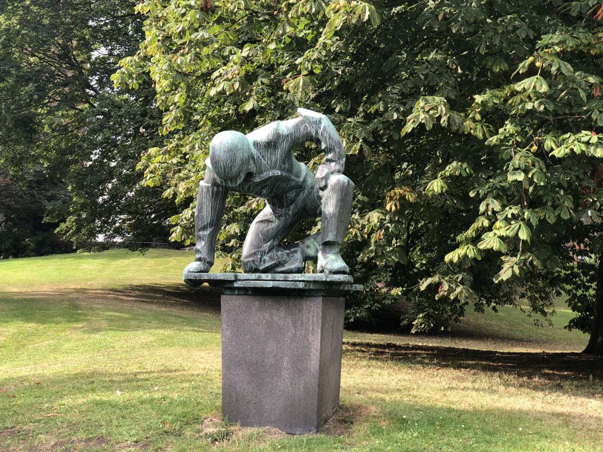 Walter Rössler sculpture "Shipyard worker" in Kiel