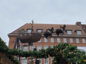 Luftschiff von Wichtel Kilian Kieler Weihnachtsdorf