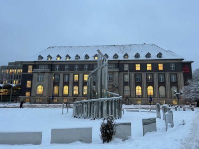 Wind-Licht-Objekt and Förde Sparkasse at Lorentzendamm