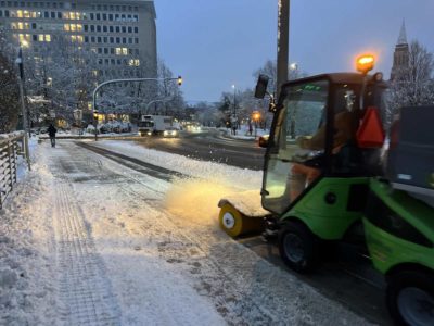 Winter clearing vehicle at Martensdamm