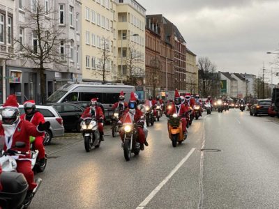 Weihnachtsmänner auf Motorrädern in Kiel 18.12.2021