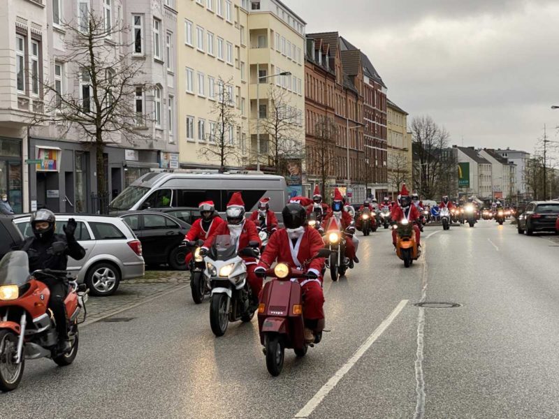 Kiel X-MAS Ride 2021 Santa Clauses on motorcycles