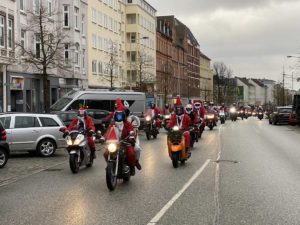 X-MAS Ride Kiel 2021 Santas on bikes