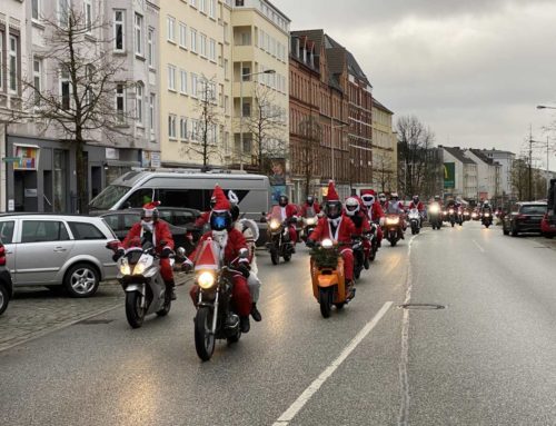 X-Mas Ride Kiel 2021 Weihnachtsmänner auf Motorrädern in der Landeshauptstadt
